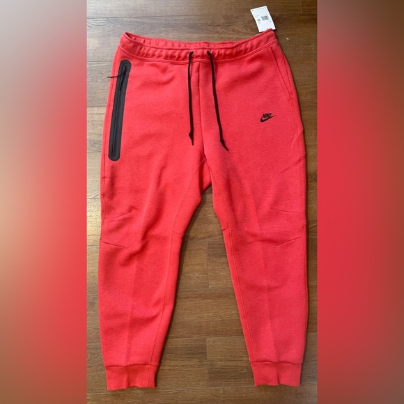 Nike Sportswear Tech Fleece Red Joggers Size XXL - Picture 1 of 3